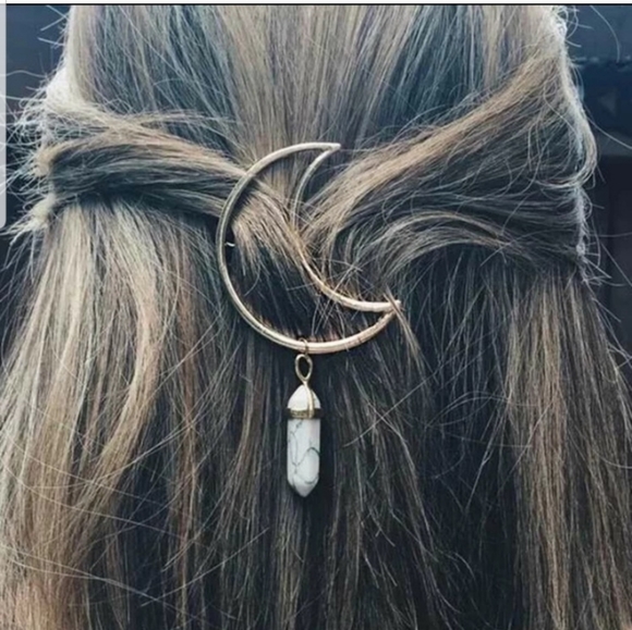 Nikkiwallflower Accessories - *Kendra* Pendant Moon Hair Clip